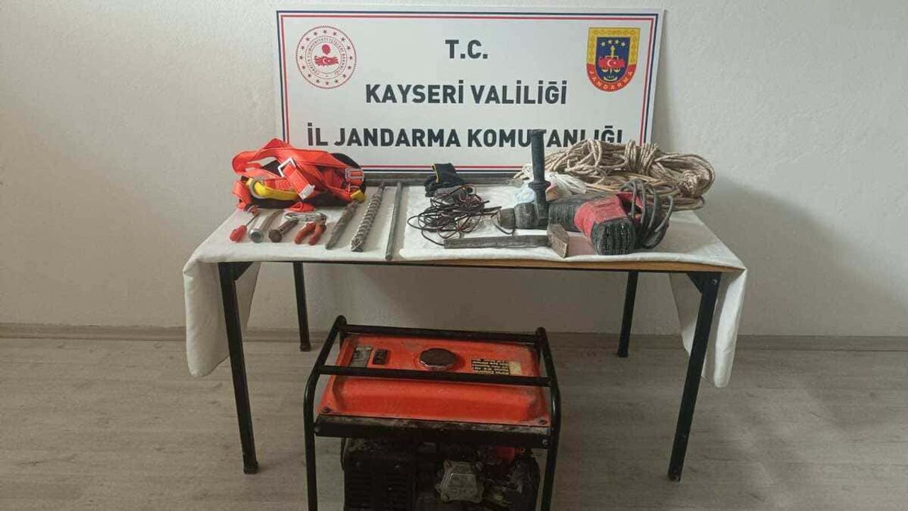 Kaçak kazı yaparken suçüstü yakalandılar