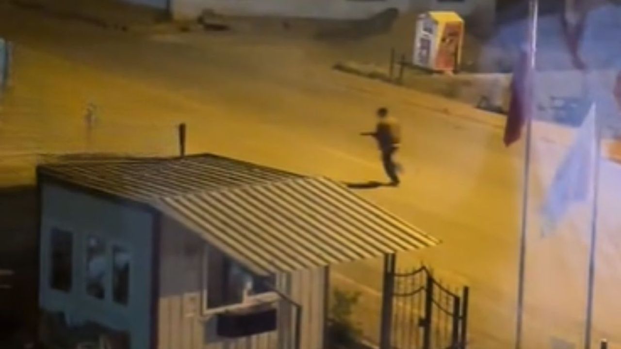Kayseri'de kız yurdu önünde korku dolu anlar: Pompalı tüfekle korku saçtı!