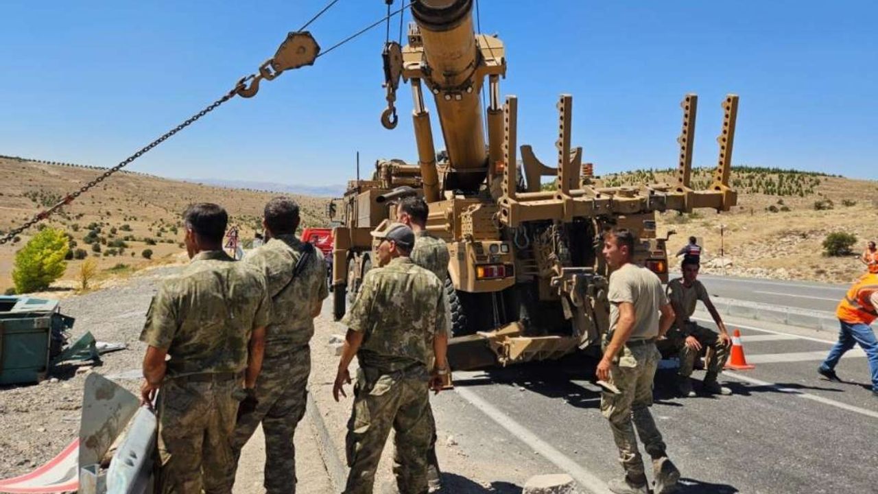 Kayseri yolunda askeri araç devrildi! Kazada 2 asker yaralandı