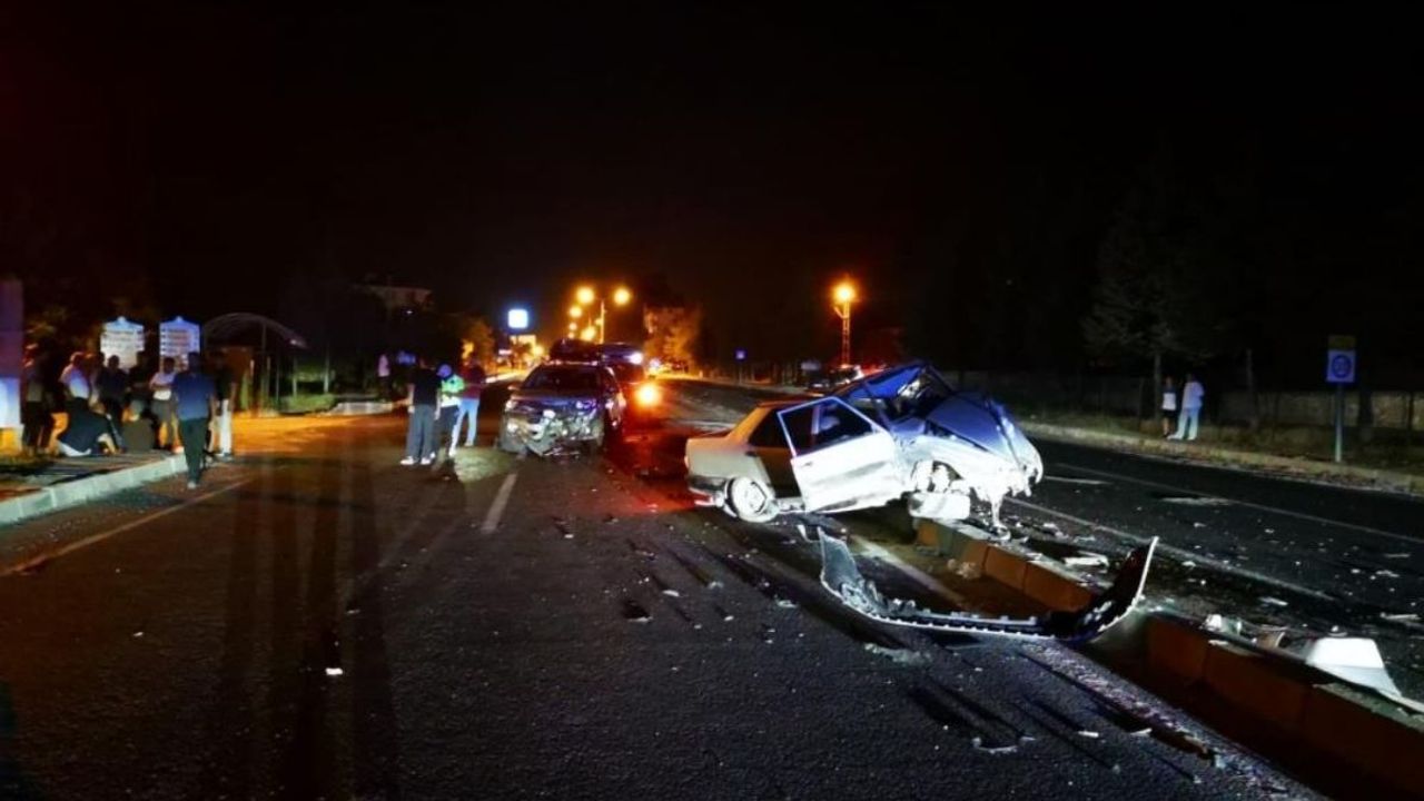 Kayseri yolunda feci kaza! 3 yaralı