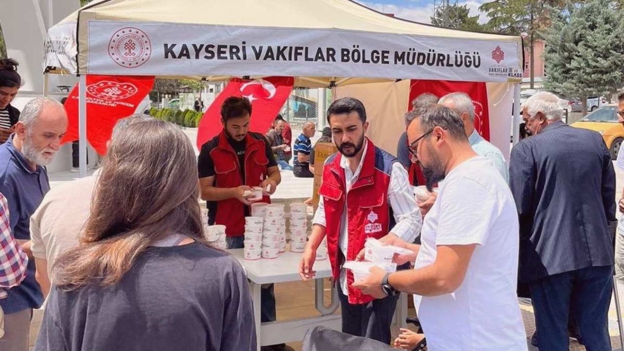 Kayseri'de 25 bin kişiye aşure dağıtımı yapıldı