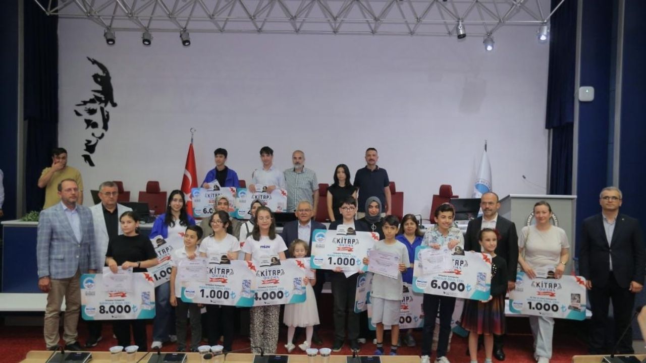 Kayseri'de 7'den 70'e kitap okuma rüzgarı! Ödüller yüzde 25 arttı