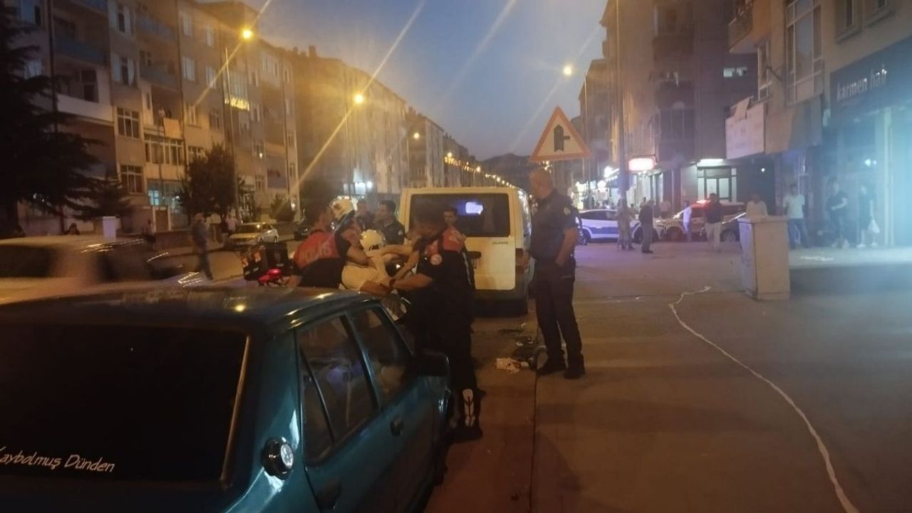 Kayseri'de alkollü şahıs, babasının çalıştığı dükkanın camlarını indirdi!