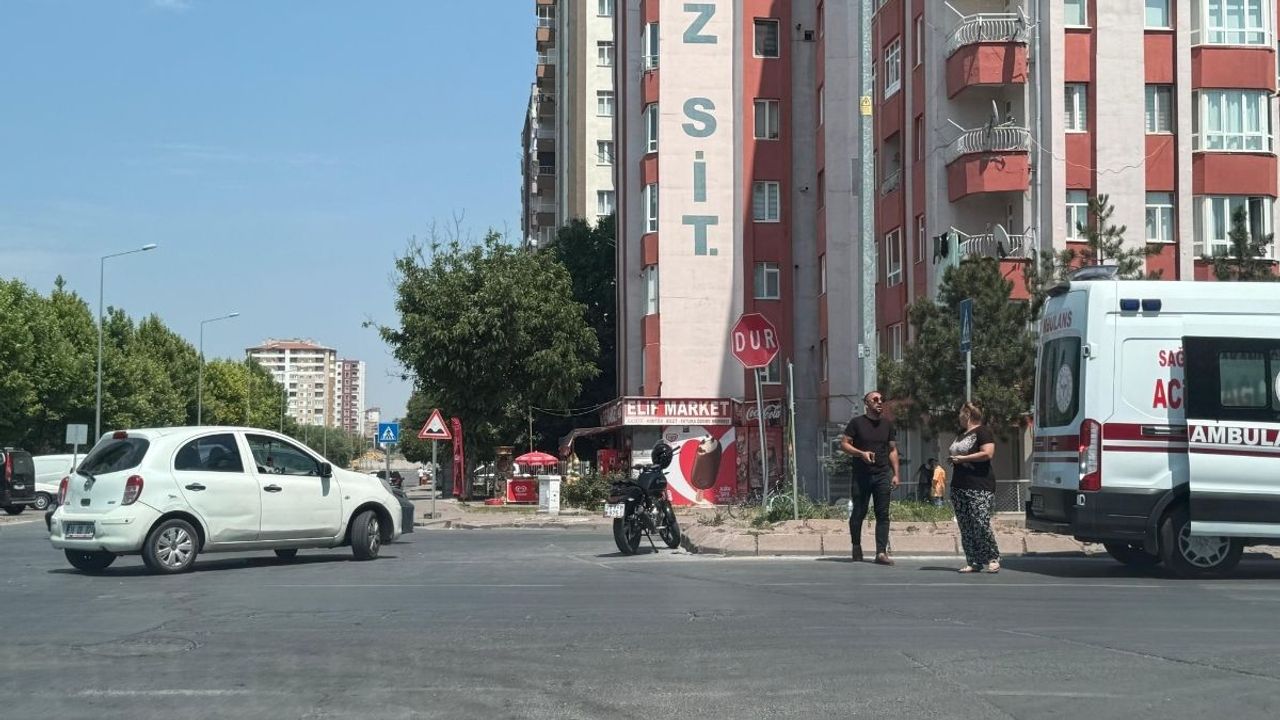Kayseri'de cadde ortasında korkutan kaza: Motosikleti yola savurdu!
