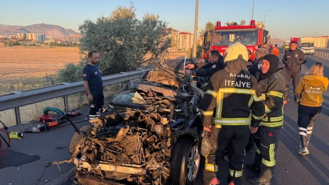 Kayseri’de tırın altına giren otomobil sürücüsü feci şekilde can verdi!
