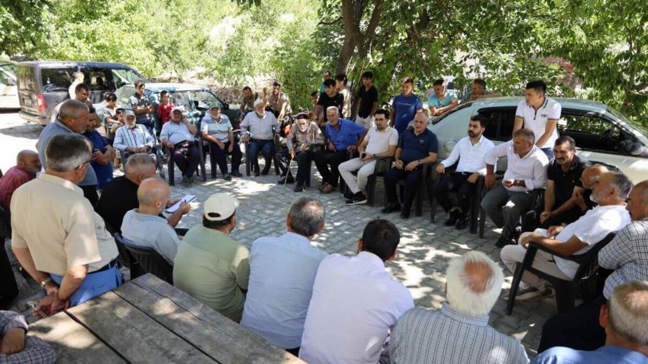 Yahyalı'da mahallelerin nabzı tutuluyor! Başkan Öztürk vatandaşla el ele