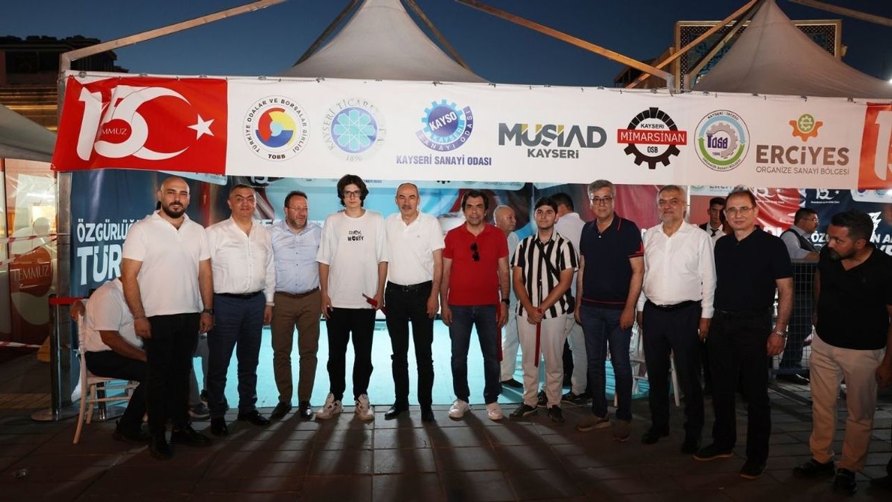 Kayseri iş dünyası Cumhuriyet Meydanı'nda buluştu!