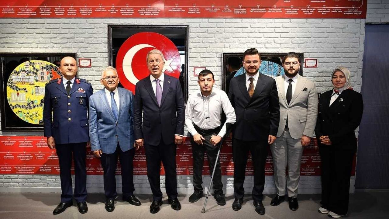 Kayseri'de 15 Temmuz ruhu yaşatılıyor: Sergide dikkat çeken isimler!