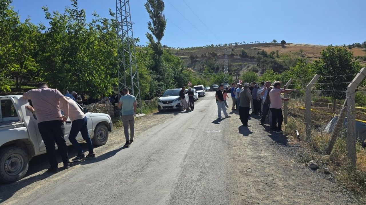 Bahçesinde kazı yapıyordu: Toprak yığını altında kalarak can verdi!
