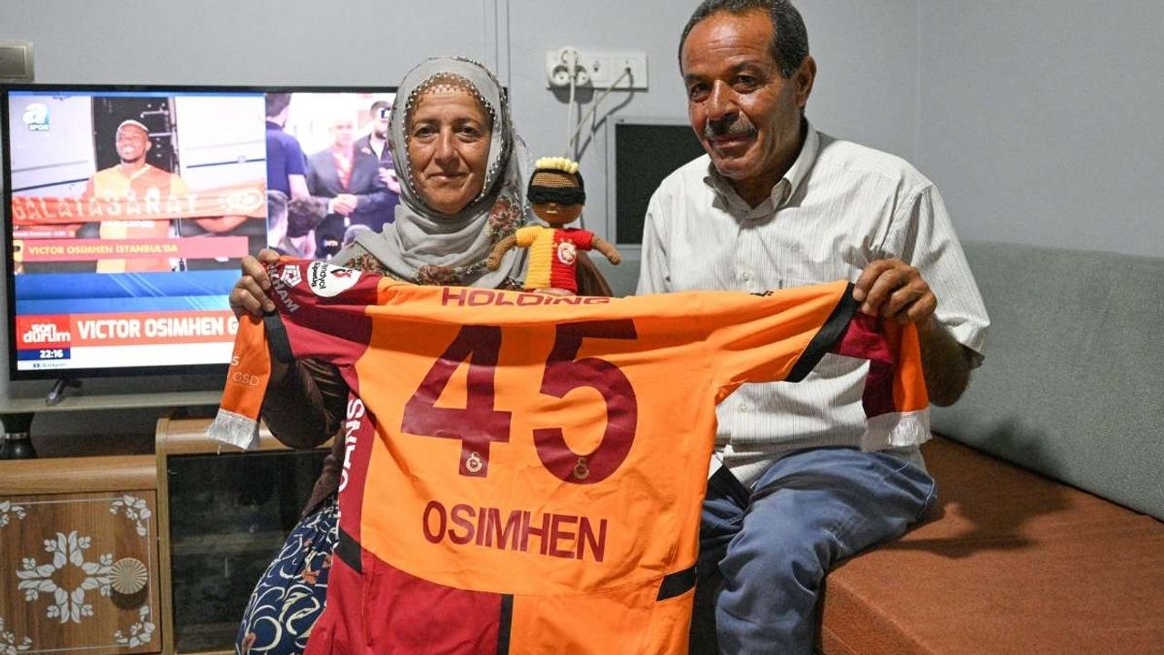 Kayserili Neslihan teyzenin büyük mutluluğu! Osimhen'in dönüşünü canlı izledi