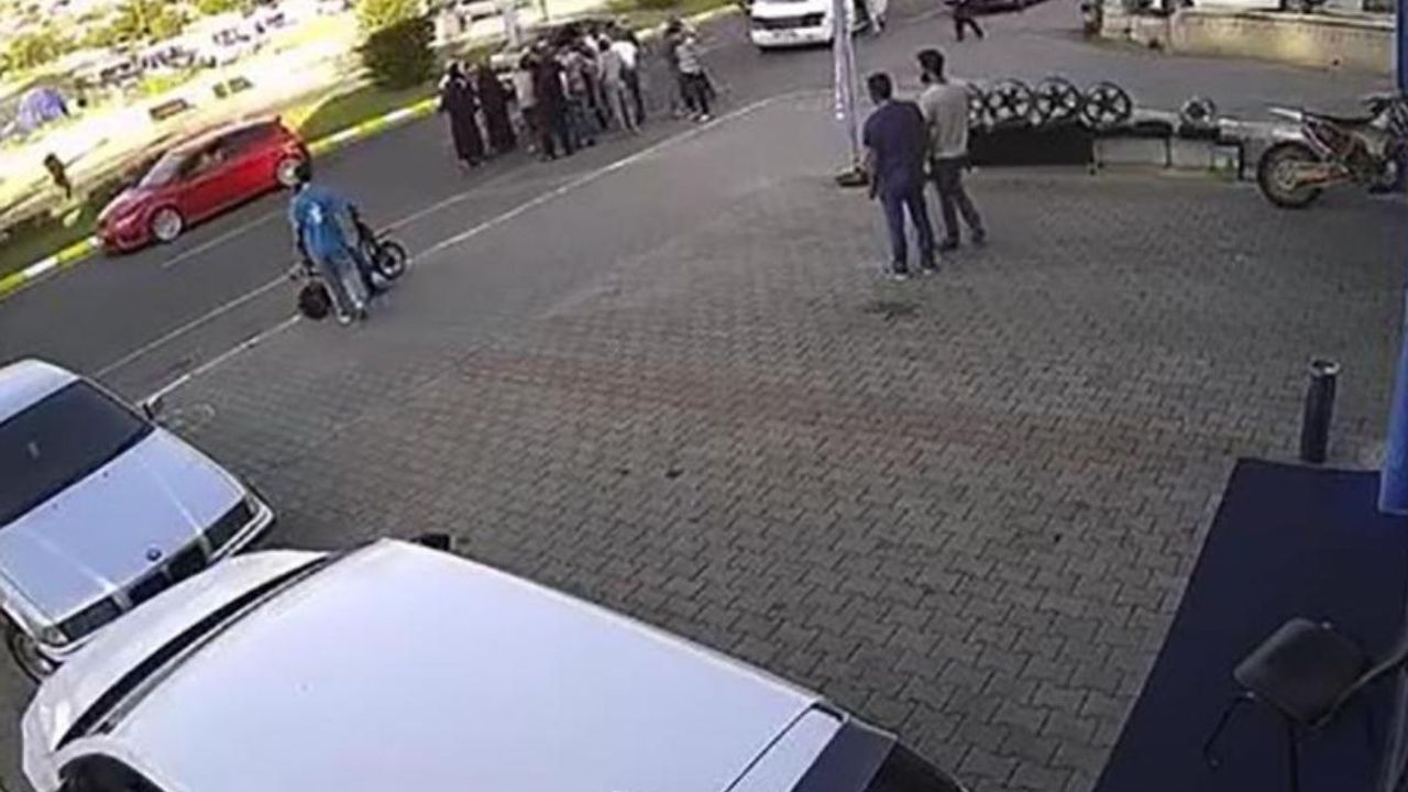 Yaya geçidinde feci kaza, güvenlik kameralarına saniye saniye yansıdı!