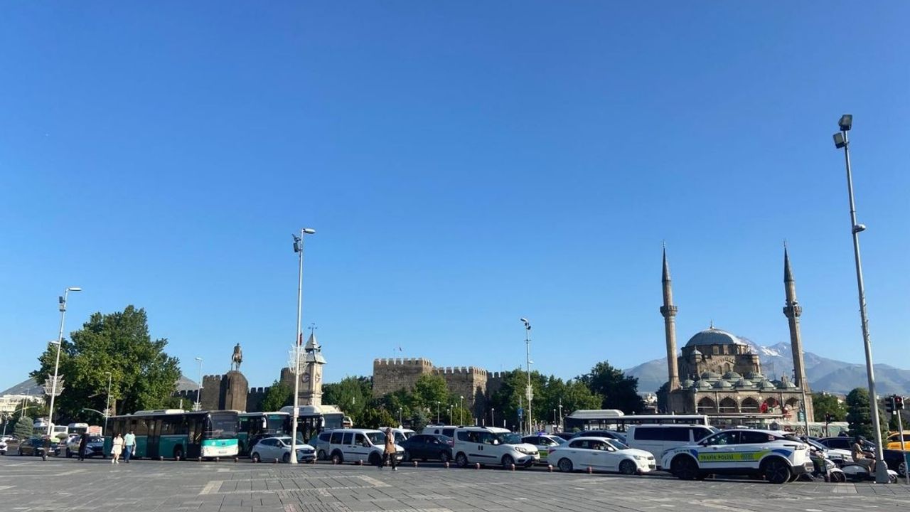 Kayseri’nin gençleri o parti için bir araya geldi!