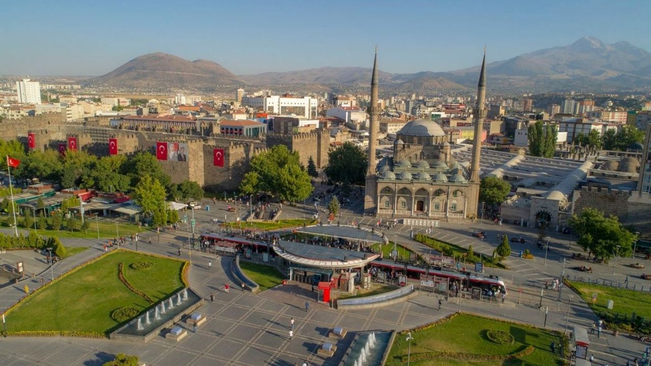 Saadet partisi o ilçede başkan değişikliğine gitti!