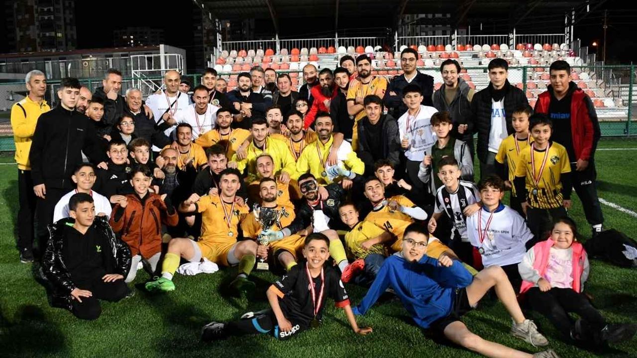Kayseri Amatör'de şampiyonlar belli oldu! İşte kupa alan takımlar