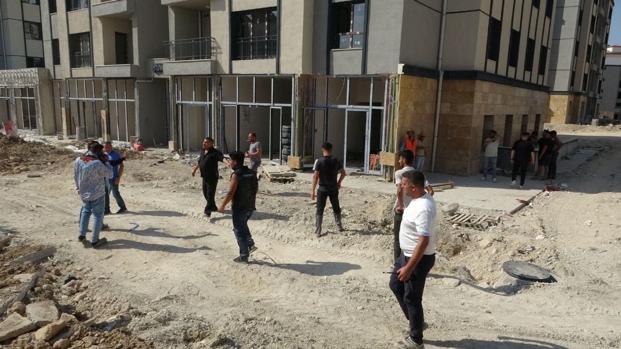 Şantiyede 50 kişi arasında taşlı sopalı kavga! Ortalık savaş alanına döndü