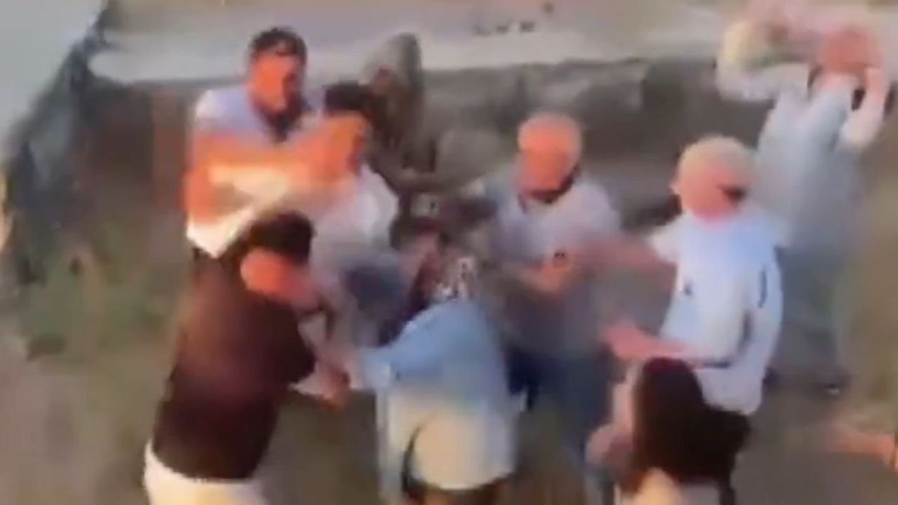 Kayseri'de utanç görüntüleri, Türkiye'yi ayağa kaldırdı: Şehit babasına saldırdılar!