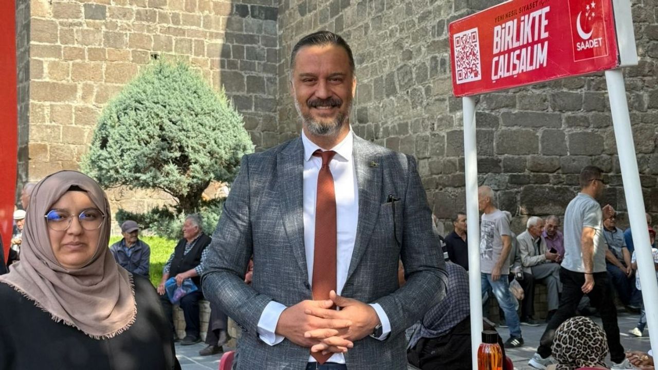 Kayseri siyasetinde örnek dayanışma: DP'li Başkandan Saadet standına destek!