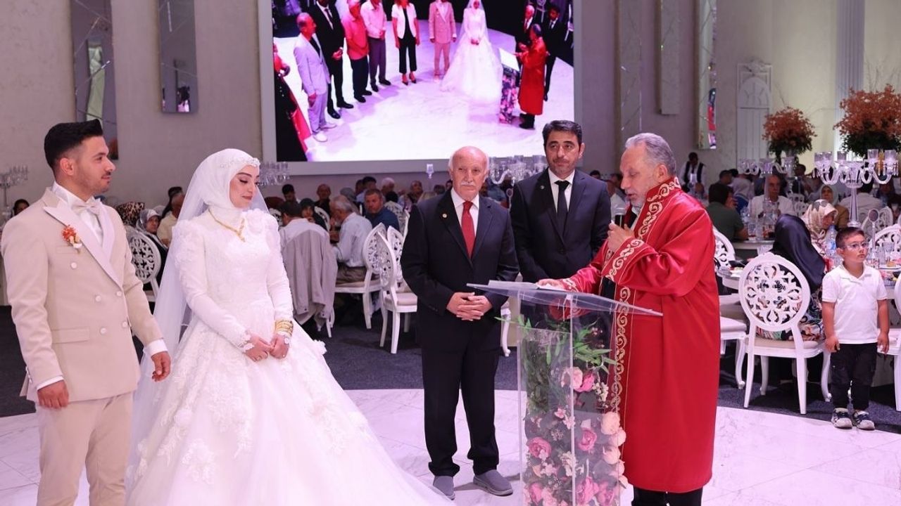 Başkan cübbeyi giydi: Kayserili eski vekil ile birlikte, bakın nerede boy gösterdiler?
