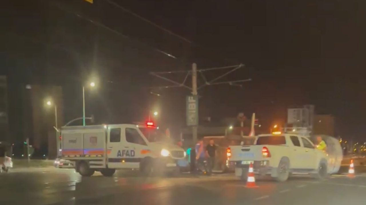Kayseri Talas'ta gece yarısı şok kaza! Servis devrildi