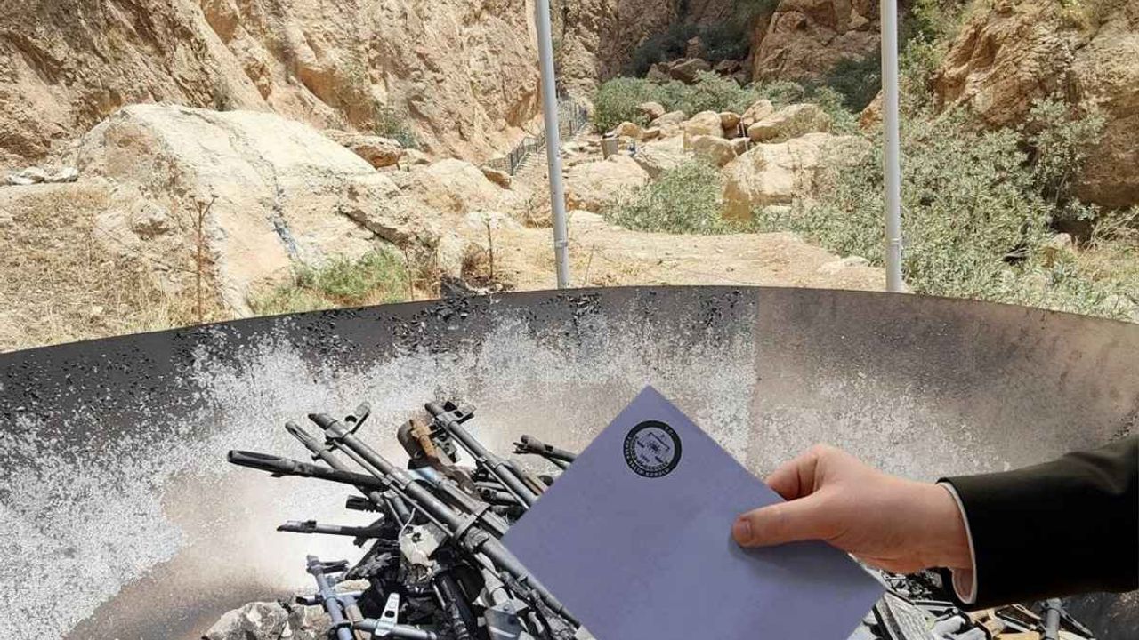 PKK'nın silah yakması seçmeni böldü mü? İşte ilk anket!