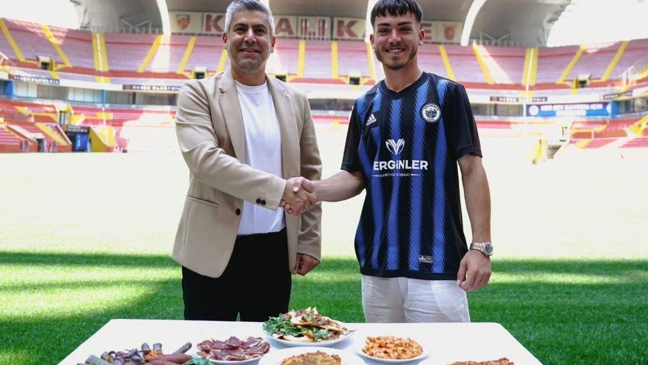 Erciyes 38 FK bu kez şaşırttı! Transferi Kayseri lezzetleri sofrası ile tanıttı