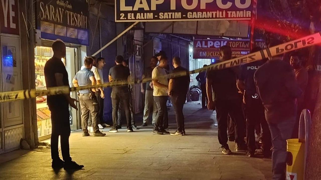 Akşam yemeğinde çıkan tartışmada kan aktı! Eşini başından vurdu