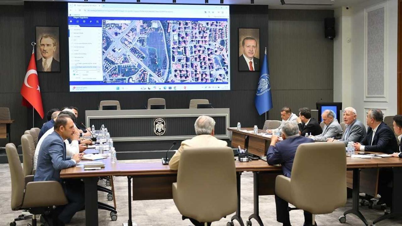 Başkan Memduh Büyükkılıç Melikgazi'de! 'Kendi evimize gelmiş gibiyiz'