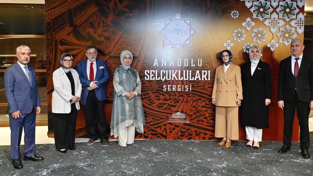 Emine Erdoğan ve Ayşe Böhürler Anadolu Selçukluları Sergisi’ni ziyaret etti