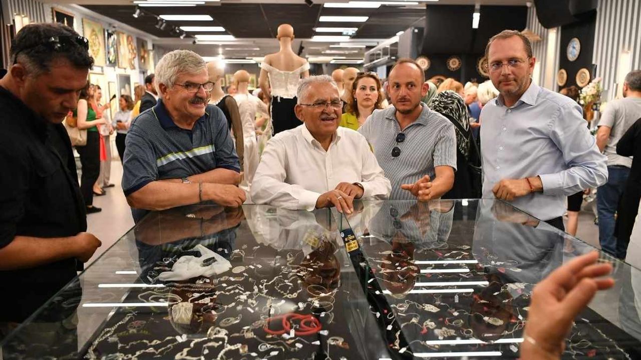 KAYMEK yıl sonu sergisi açıldı! Yüzlerce eser görücüye çıktı