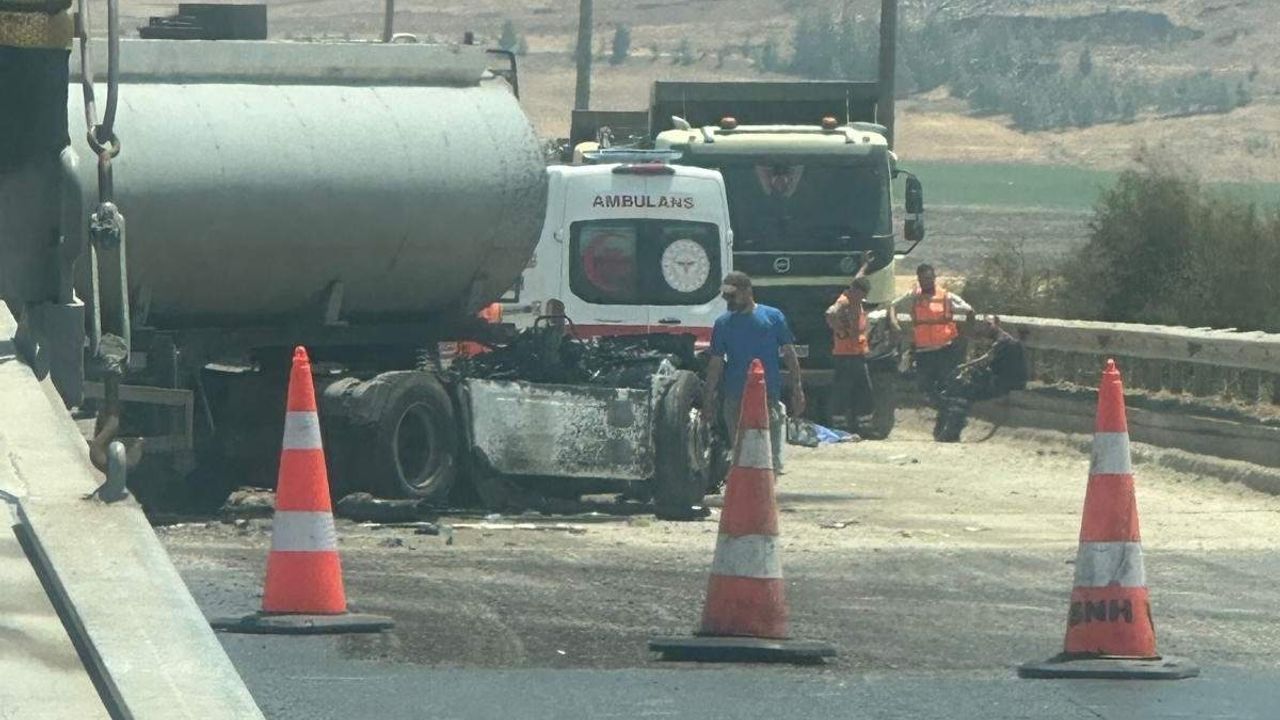 Yakıt tankeri ile kamyon kafa kafaya çarpıştı! 2 ölü
