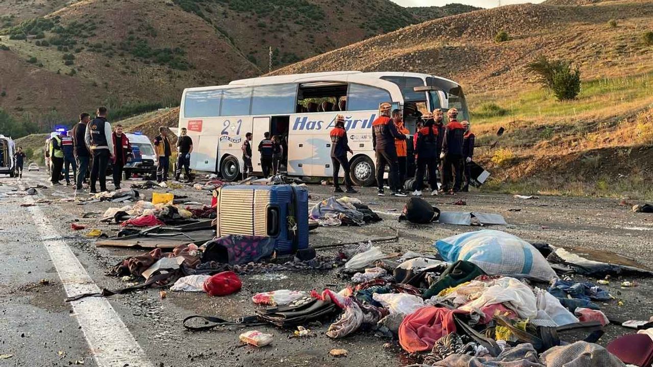 Yolcu otobüsü dağ yamacına çarptı! Ölenlerin kimlikleri belli oldu