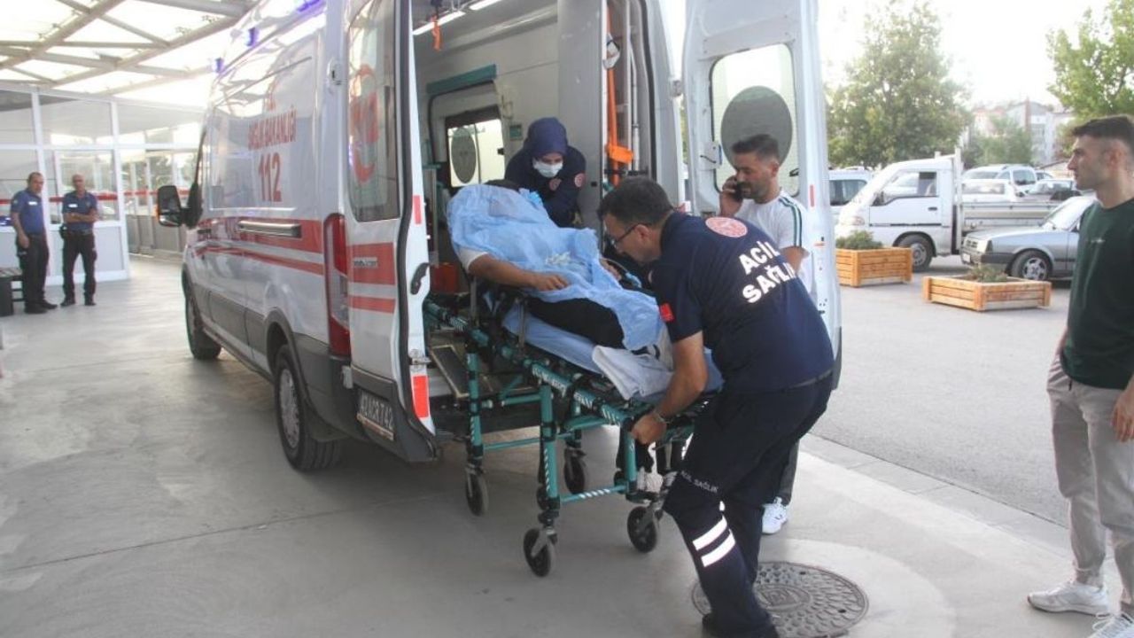 Aile içi kavgada kan aktı! 21 yaşındaki genç ağır yaralandı