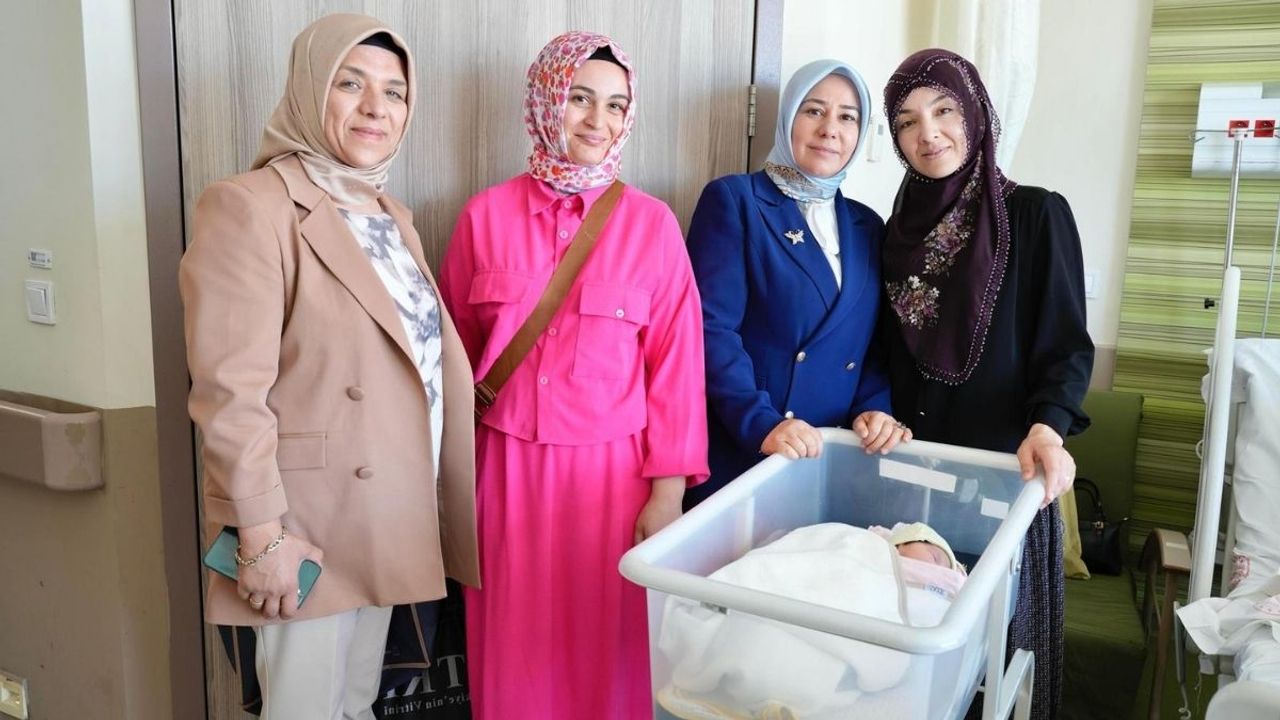 AK Parti Kayseri, vatandaşla bir arada: Şehir Hastanesi'nde anlamlı ziyaret!