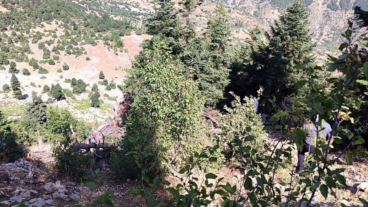 Direksiyon hâkimiyetini kaybetti uçuruma yuvarlandı: 2 ölü!