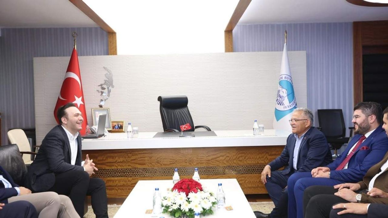 Başkan Büyükkılıç, AK Parti Gençlik Kolları Başkanı Yusuf İbiş’i ağırladı