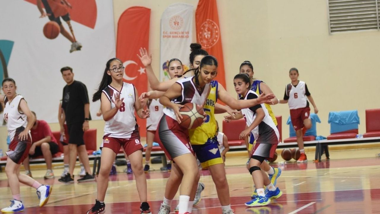 Kayseri’de Anadolu Yıldızlar Ligi Basketbol Müsabakaları Tamamlandı