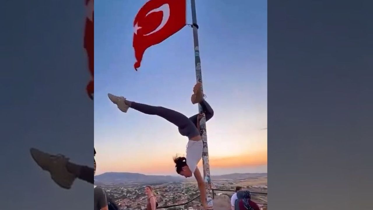 Bayrak direğinde striptiz yaptı soruşturma açıldı