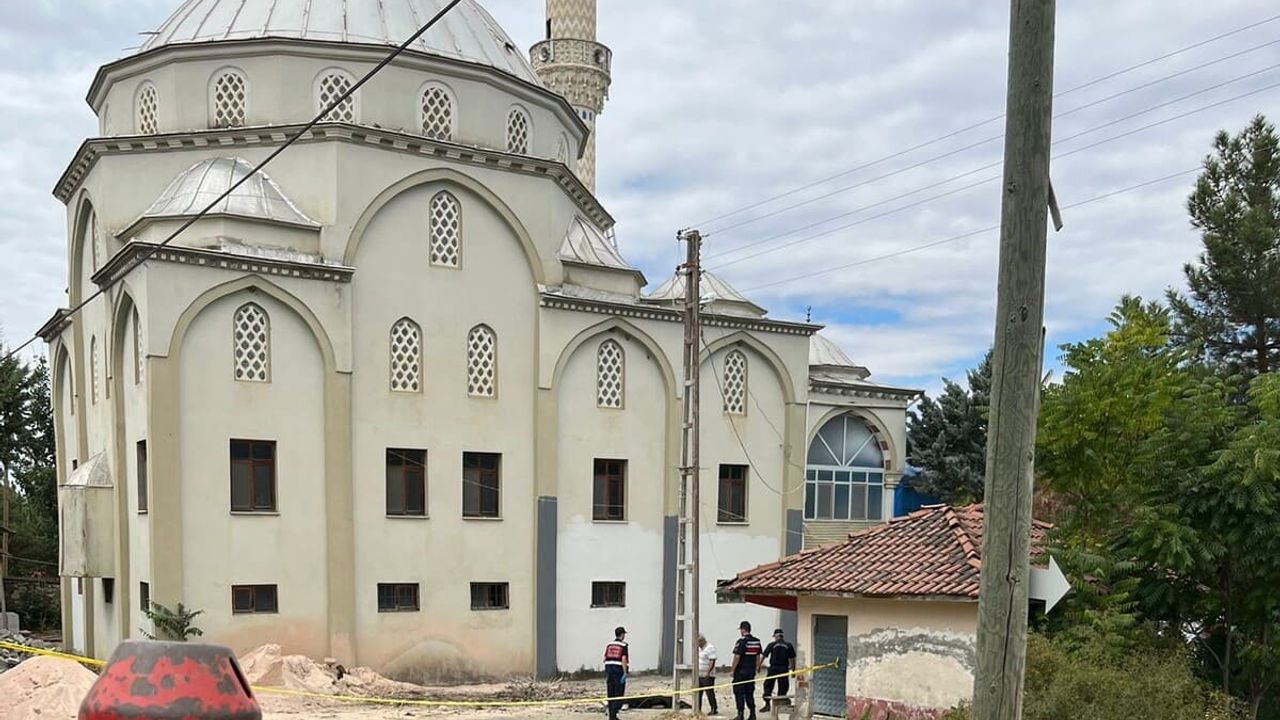 Kayserili işçi cami kubbesinden düşerek hayatını kaybetti