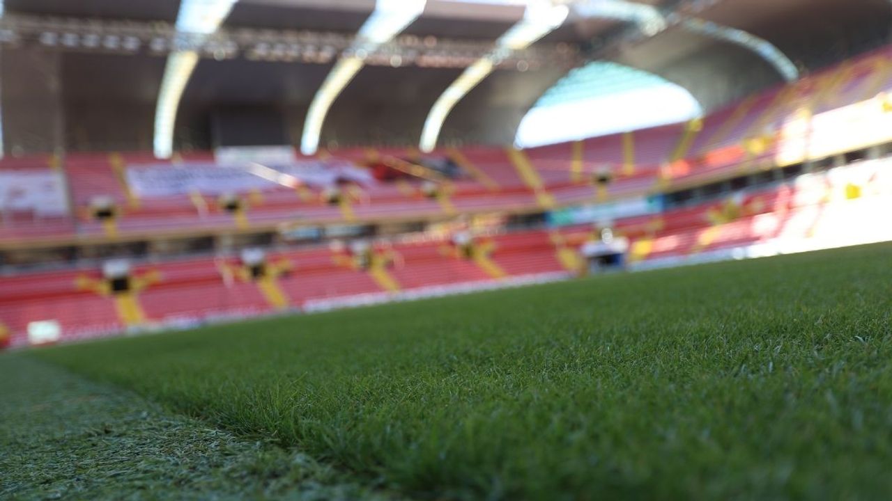 Galatasaray maçında gündeme geldi: Kayserispor’un stat zemini herkesin dilinde