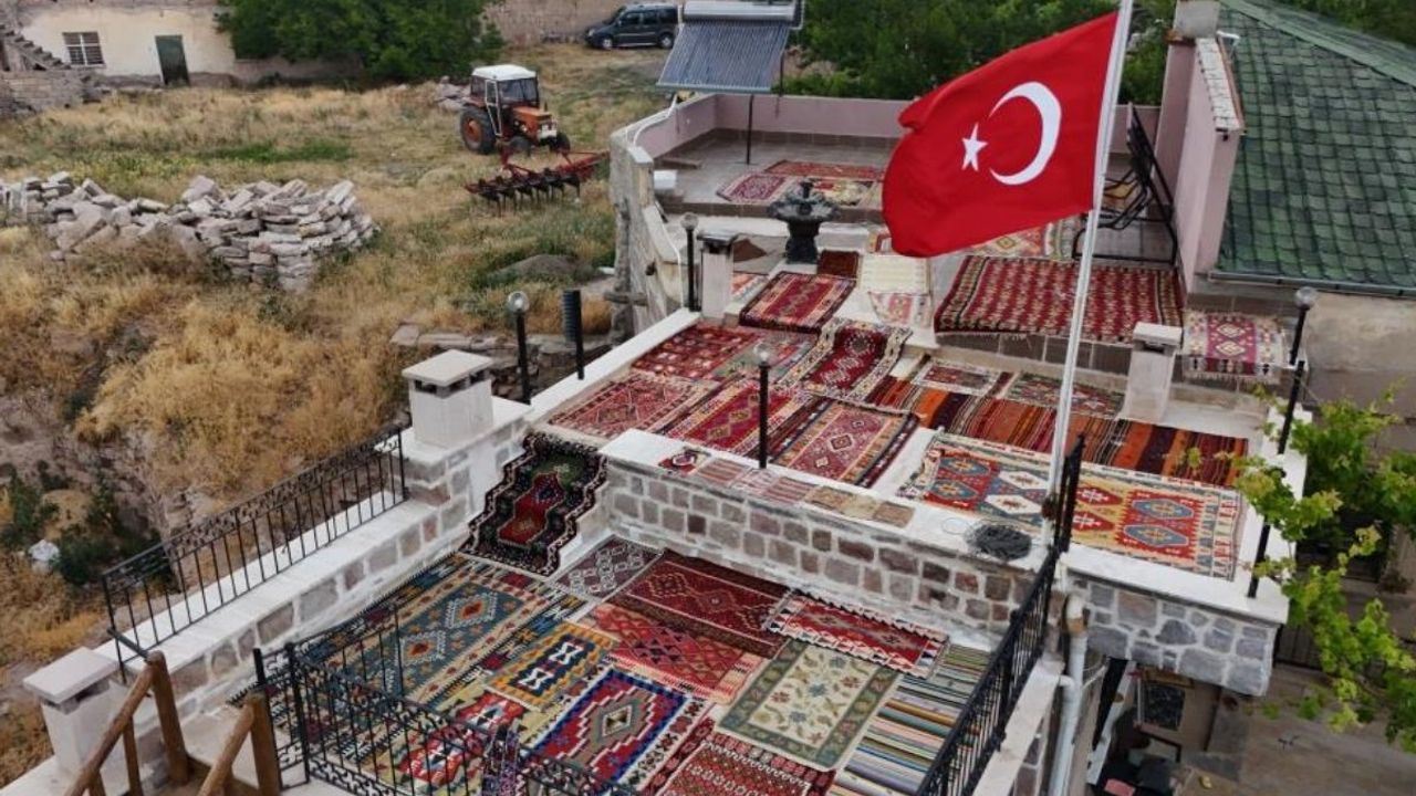 Yüz yıllık halılar havalandırıldı, Ağırnas renk cümbüşüne sahne oldu