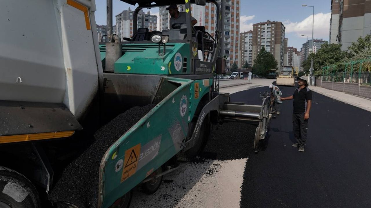 1 Kilometrelik yolda 2500 Ton asfalt kullanıldı!