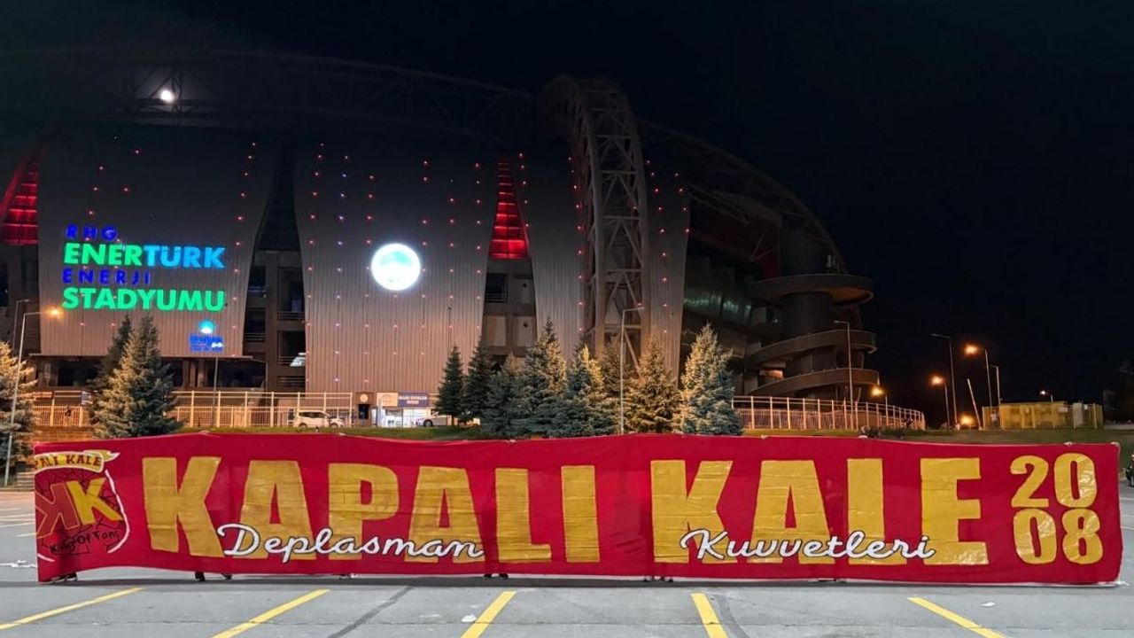 Kapalı Kale yeni sezona hazır! Pankartlar göz kamaştırdı