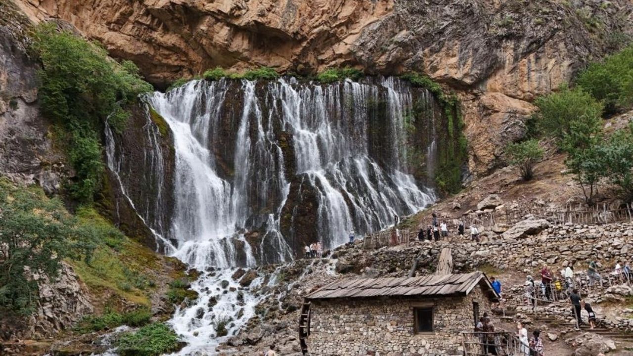 Niagra'dan yüksek ! Kapuzbaşı Şelalesi