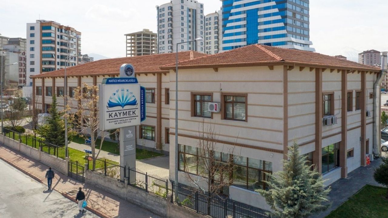 Kaymek LGS’de 308 öğrenciyi hayalindeki liseye yerleştirdi