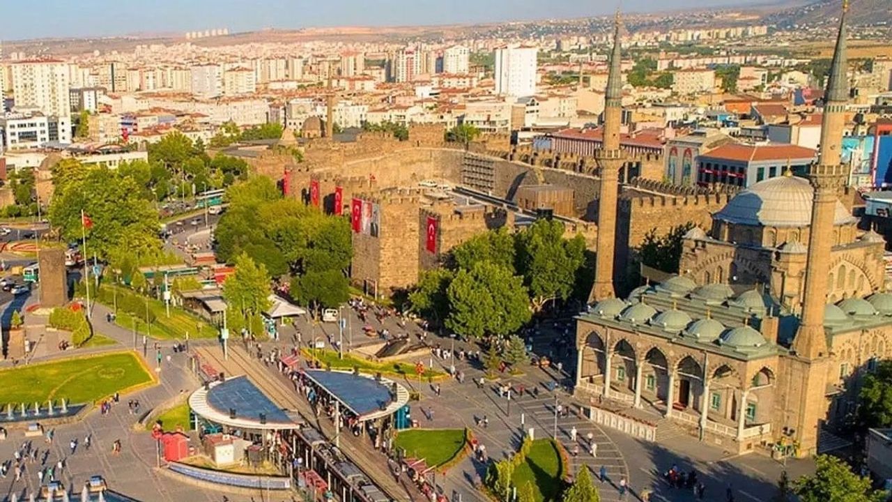 Kayseri’de bugün 1’i bebek 4 kişi vefat etti