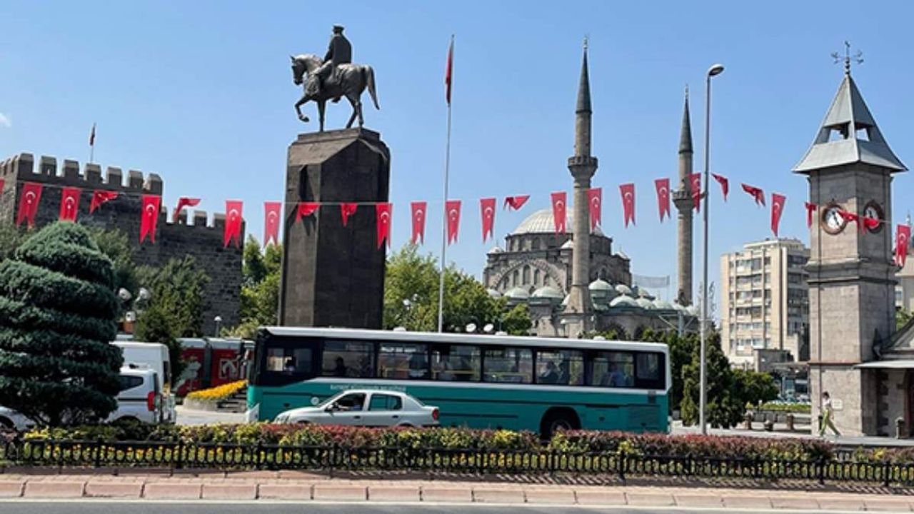 Kayseri’nin o ilçesinde yaz akşamları canlı müzikle renkleniyor