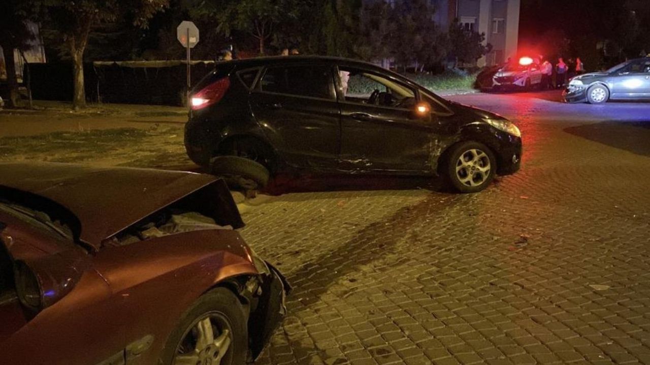 Kazada savrulan otomobil park halindeki araca çarptı: 2 yaralı
