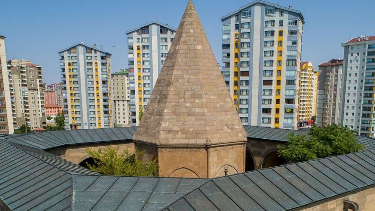 Evliya çelebi'nin'de ziyaret etiiği Köşk Medrese