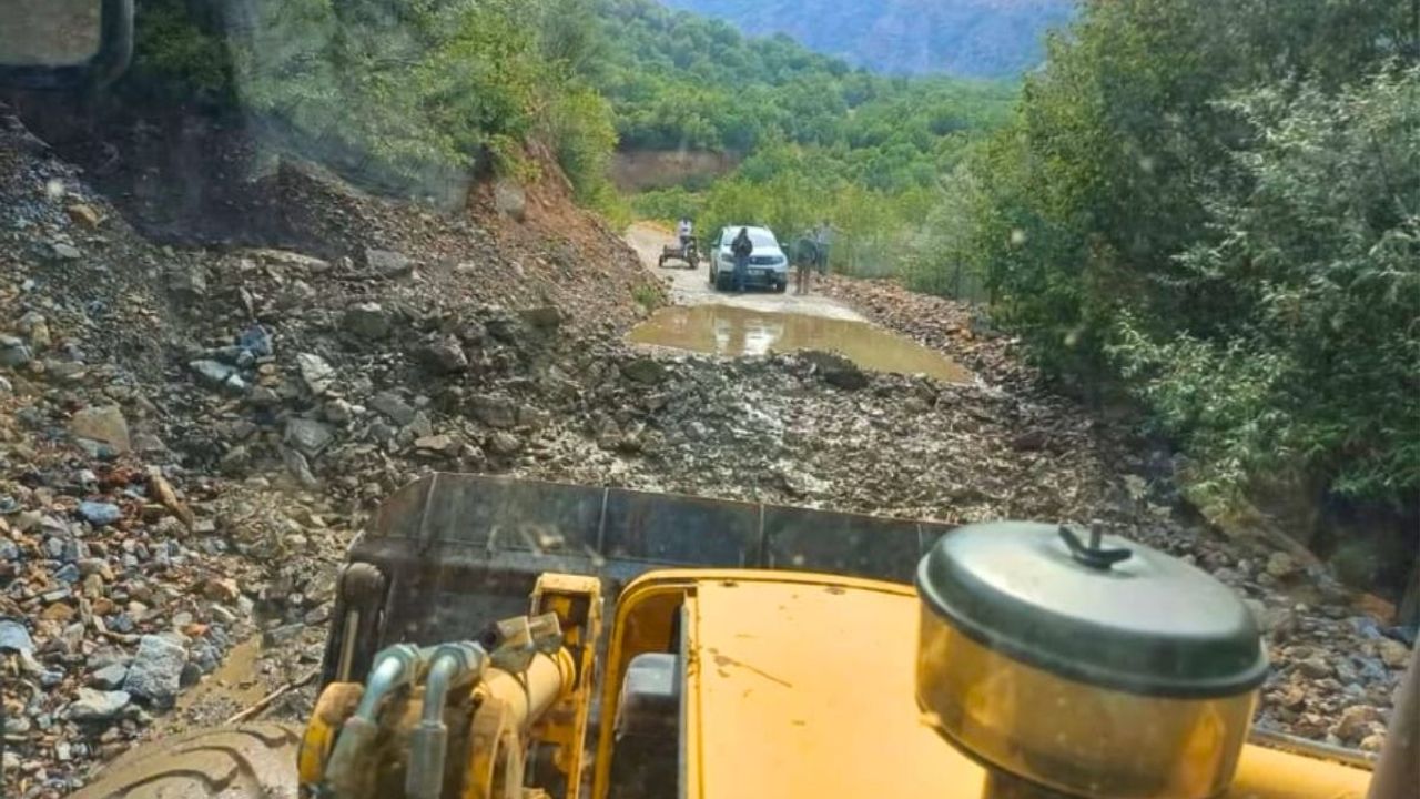 Kayseri’de selin ardından harekete geçtiler! Kapanan yollar yeniden açıldı