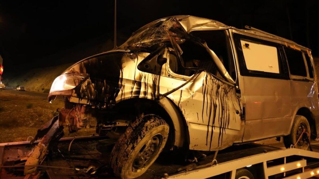 Peş peşe iki feci kazada can pazarı yaşandı: 1 ölü,2 yaralı